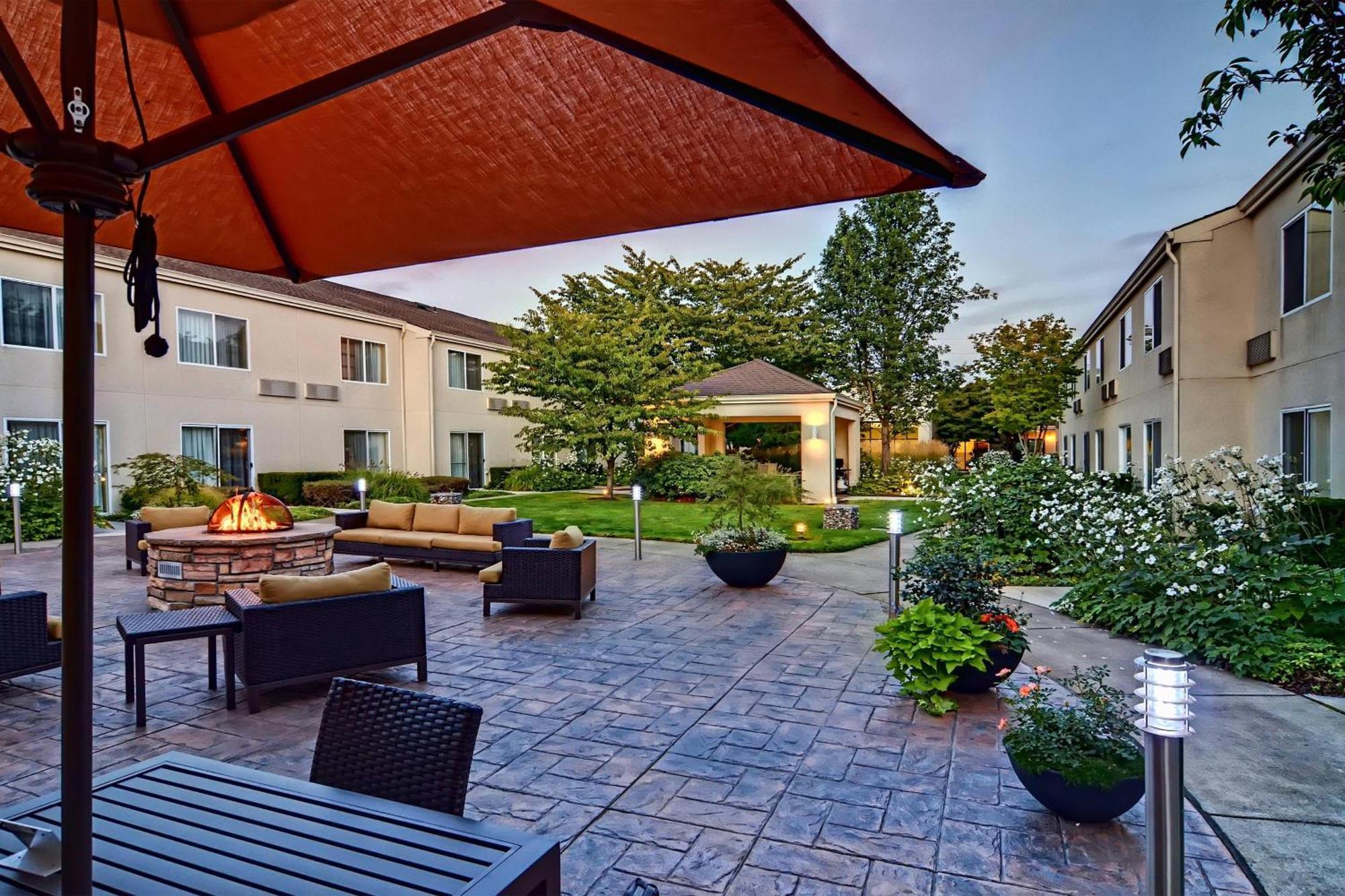 Отель Courtyard By Marriott Eugene Спрингфилд Экстерьер фото