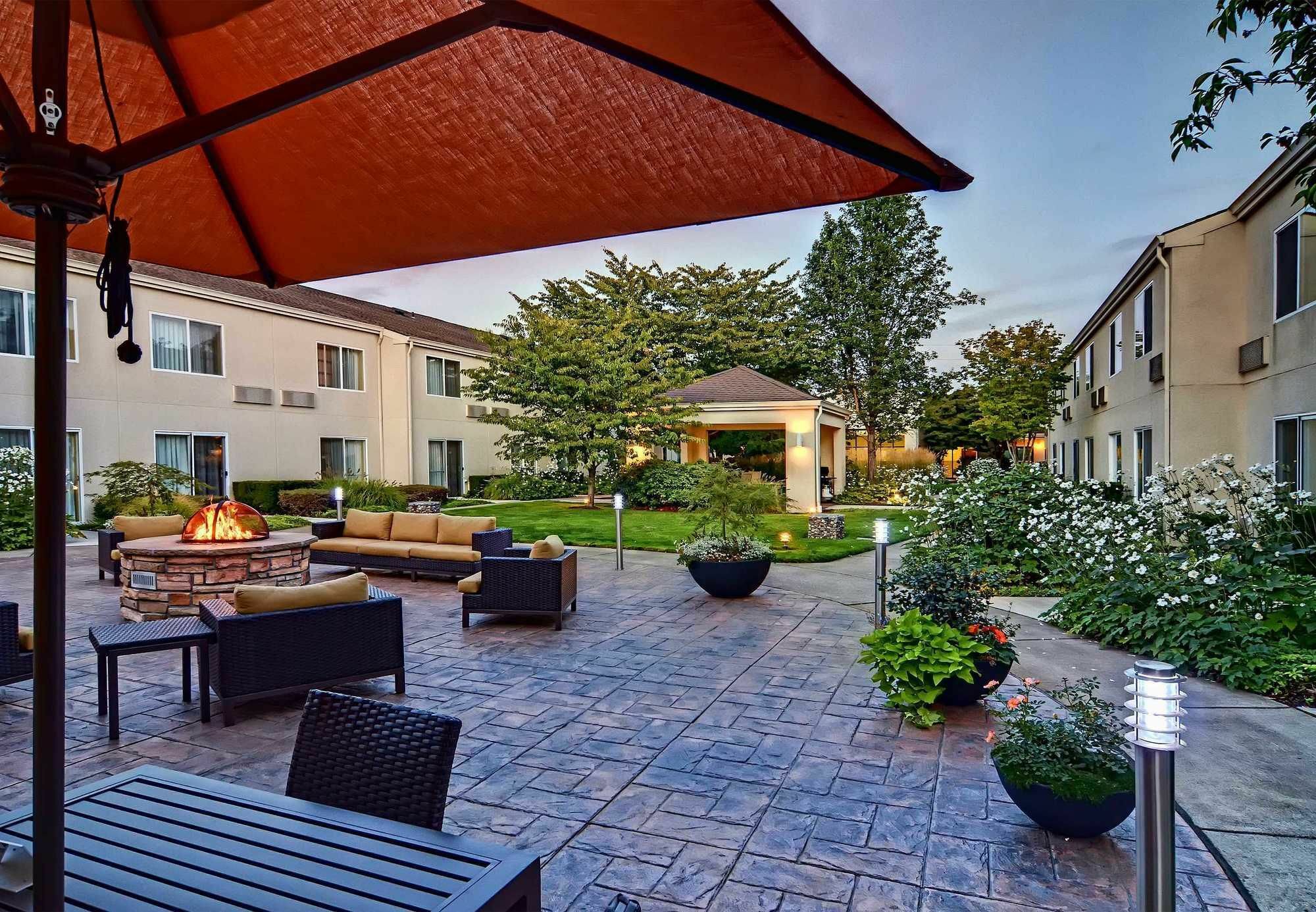 Отель Courtyard By Marriott Eugene Спрингфилд Экстерьер фото
